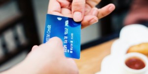 信用卡还了最低还款为什么还显示要还款 答案如下