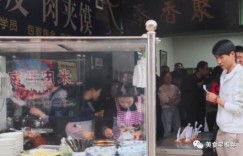 陕西最火的小吃，全年火爆无淡季，一碗6元蘸红油吃着真爽
