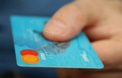信用卡只还一半利息怎么算 要算全部的利息吗
