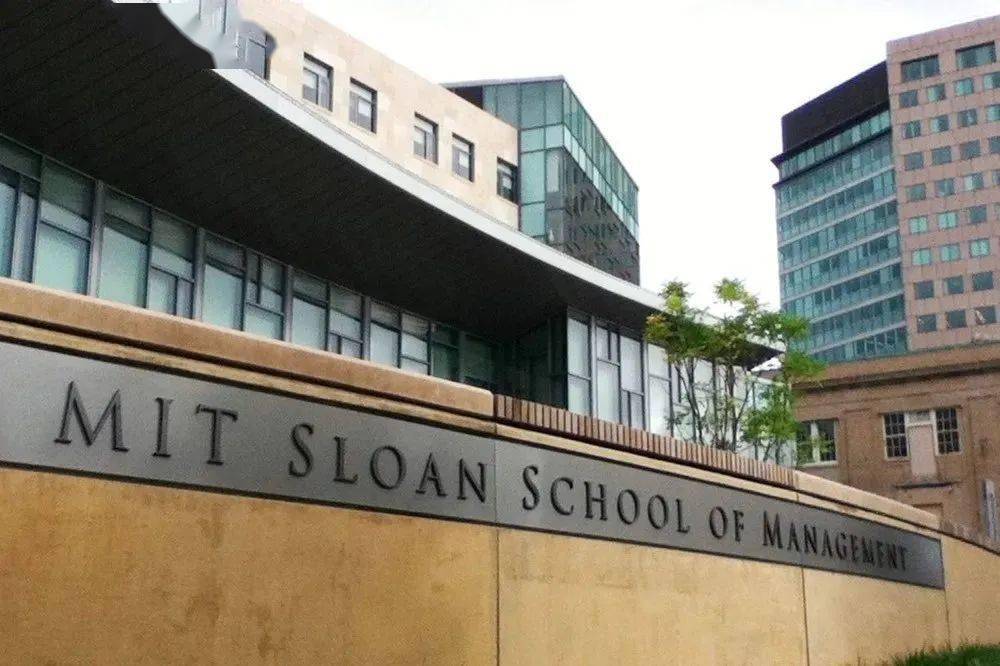 美国密歇根大学安娜堡分校毕业生的就业分析_密歇根大学毕业生去向_密歇根大学毕业典礼