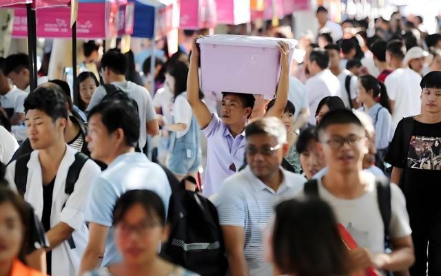 广州白云的大学_广州白云区广州大学_广州白云大学官网