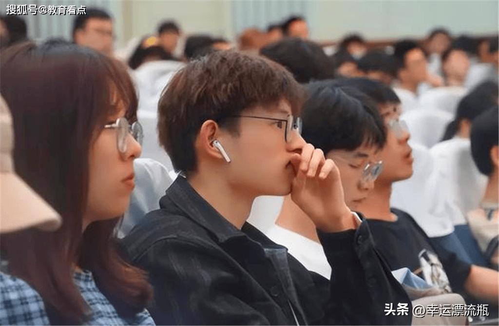 暨南大学大一挂5科_大学万一挂科怎么办_大一学生挂科