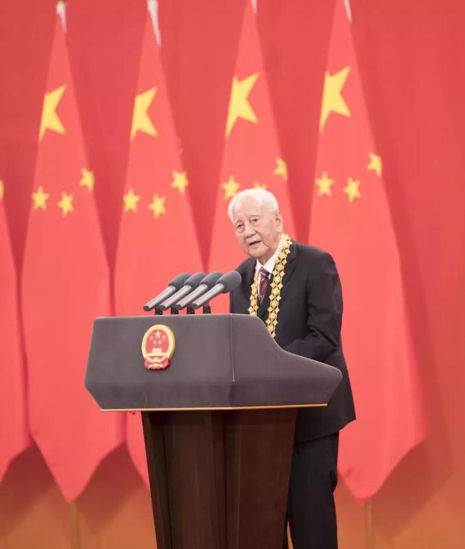 黄旭华.jpg