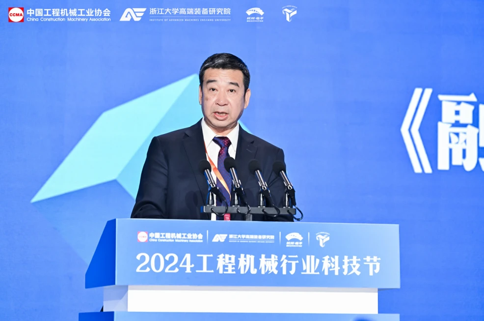 协会副会长李建友主持圆桌对话