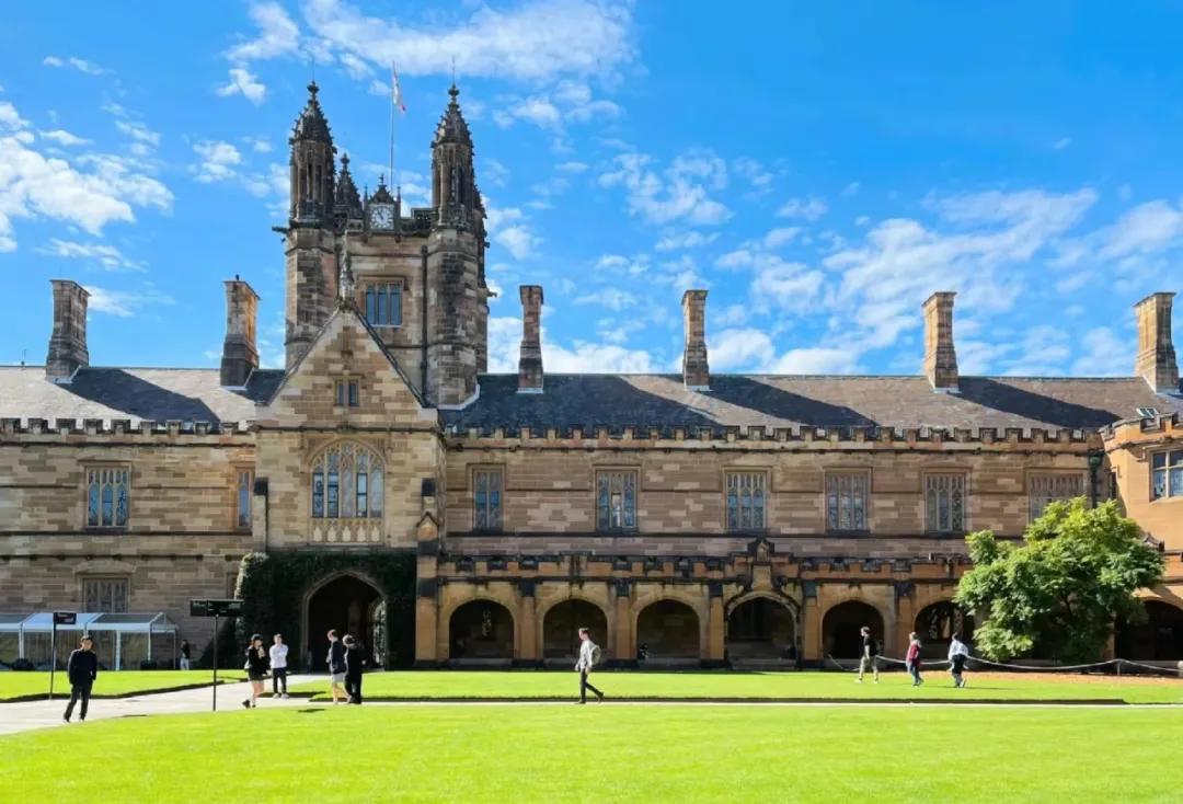 英国萨里大学排名_英国萨里大学排名全球_英国大学萨里大学