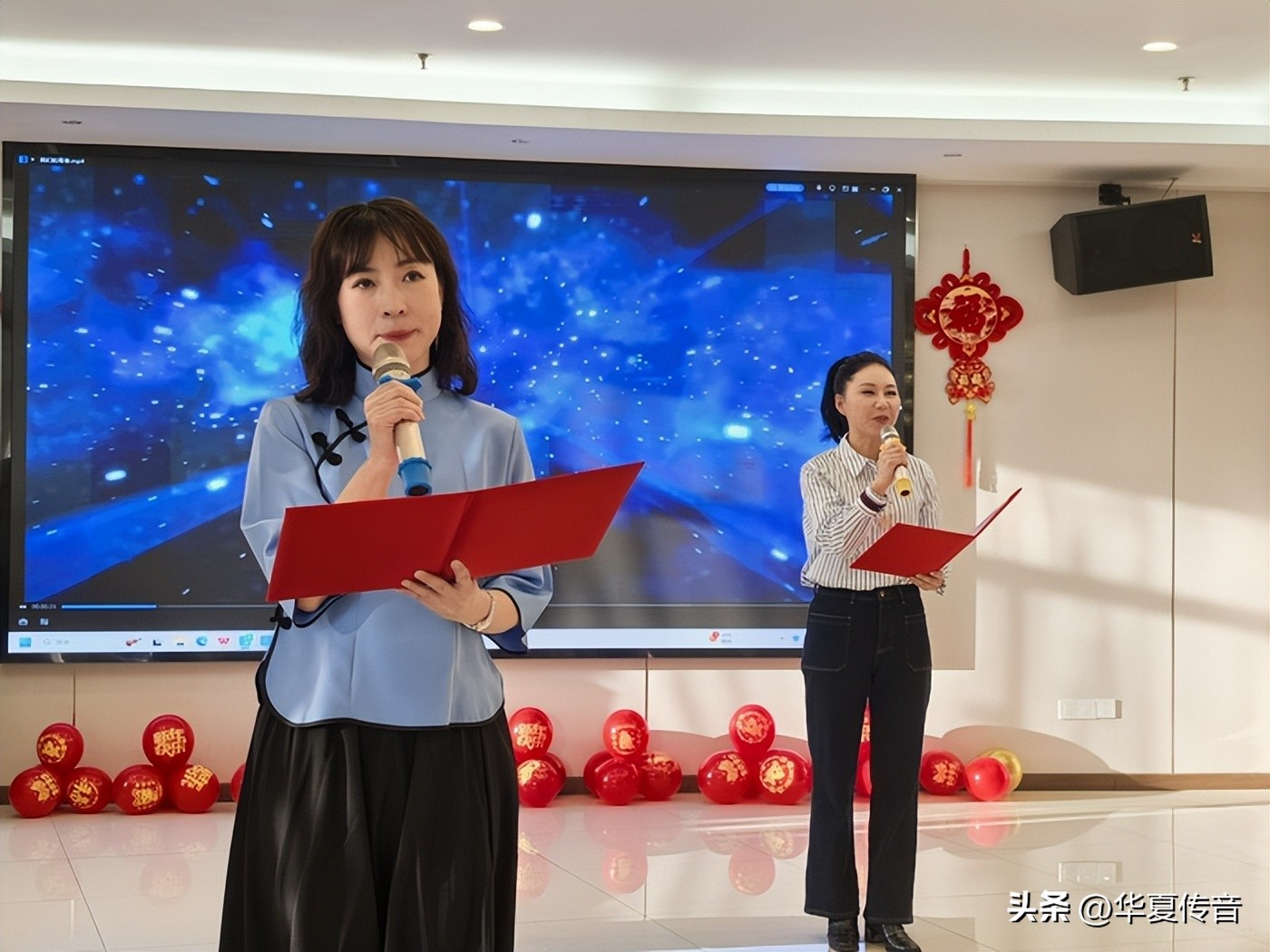 主持稿新年联欢会搞笑_主持新年联欢会开场白2020_大学新年联欢会主持稿