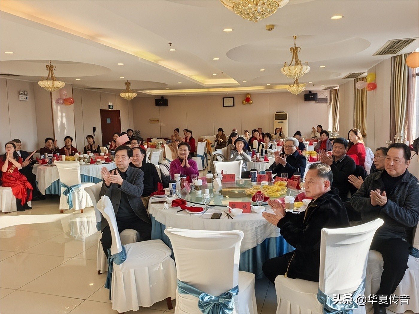 主持新年联欢会开场白2020_大学新年联欢会主持稿_主持稿新年联欢会搞笑