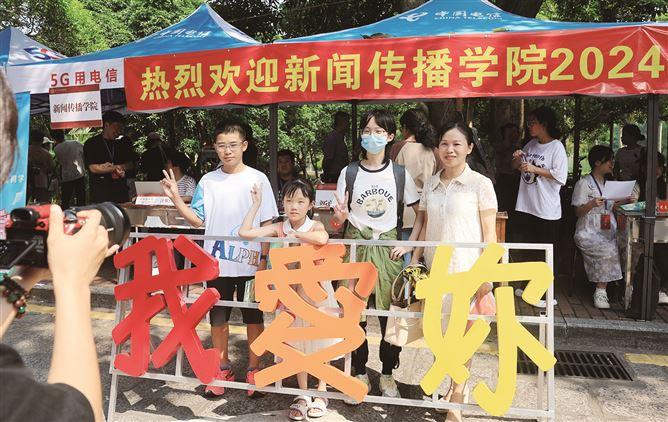 家长会新闻稿范文300字_新学期家长会新闻稿_大学迎新家长会新闻稿