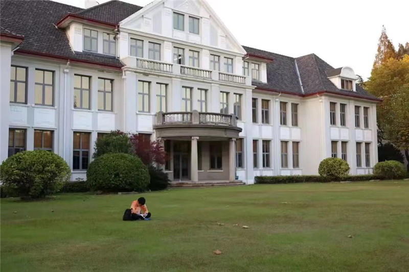 上海学校校车_上海交大校车_上海大学车辆入校
