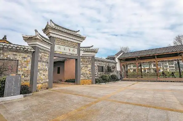 大学生参观红色纪念馆新闻稿_参观红色革命纪念馆新闻稿_大学生参观红色教育基地新闻稿
