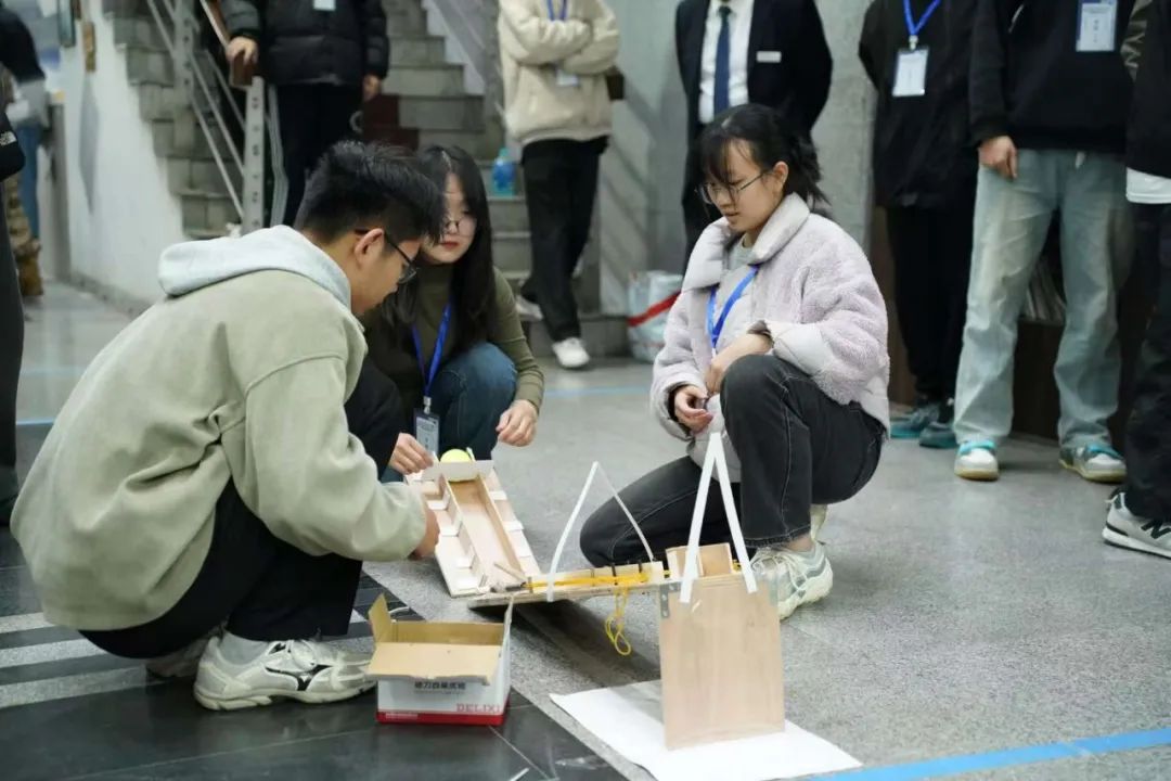 川大生活好习惯 _ 好好阅读川大故事 _四川大学研究生推荐书目查询